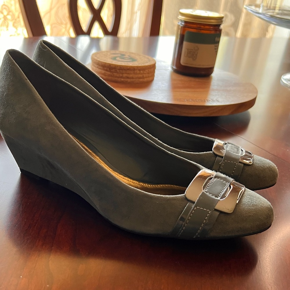 Size 8 Antonio Melani Grey Wedges.